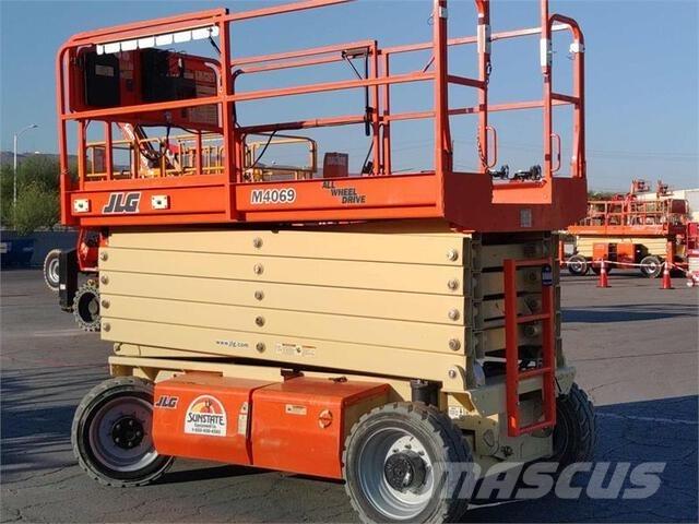 JLG 4069LE Saksilavat