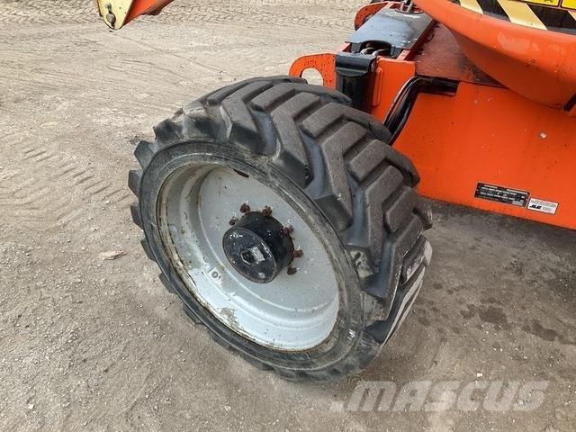 JLG 600AJ Kuukulkijat