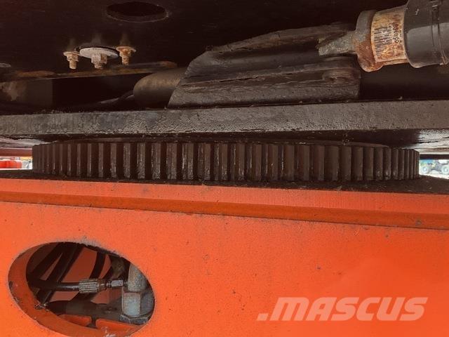 JLG 600AJ Kuukulkijat