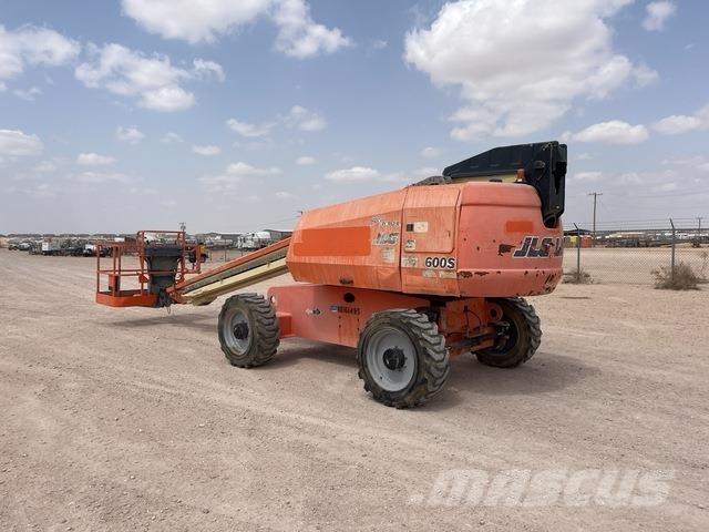 JLG 600S Teleskooppipuominostimet