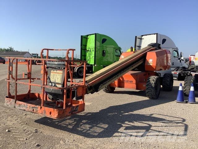 JLG 600S Teleskooppipuominostimet