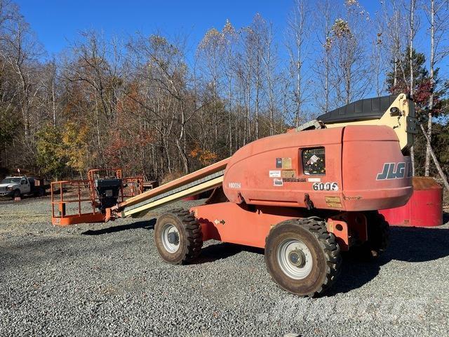 JLG 600S Teleskooppipuominostimet