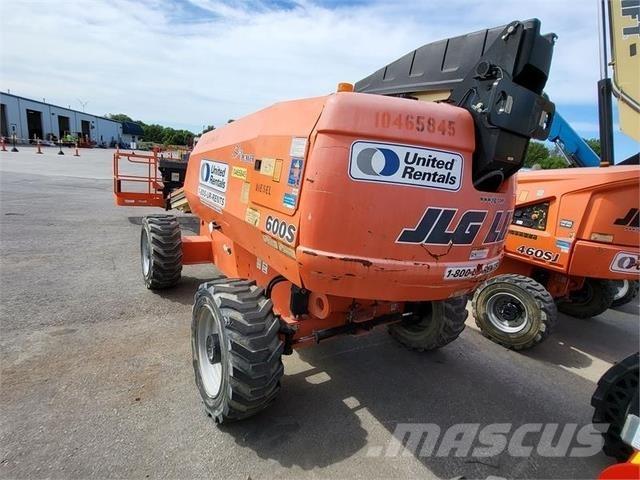 JLG 600S Teleskooppipuominostimet