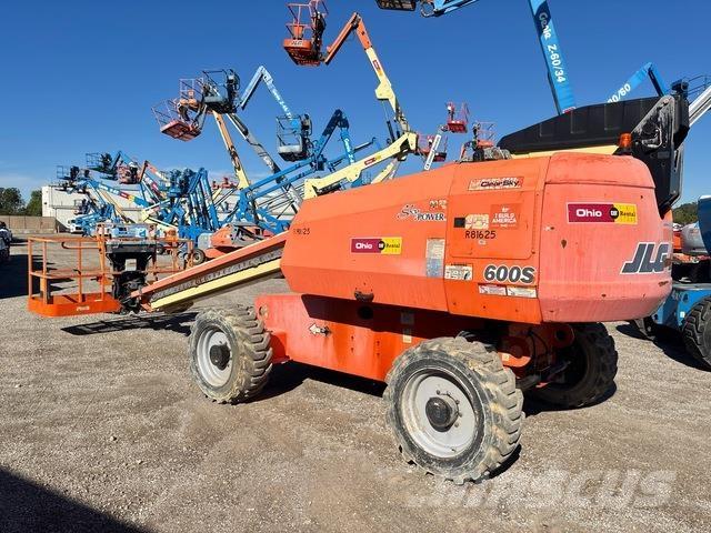 JLG 600S Teleskooppipuominostimet