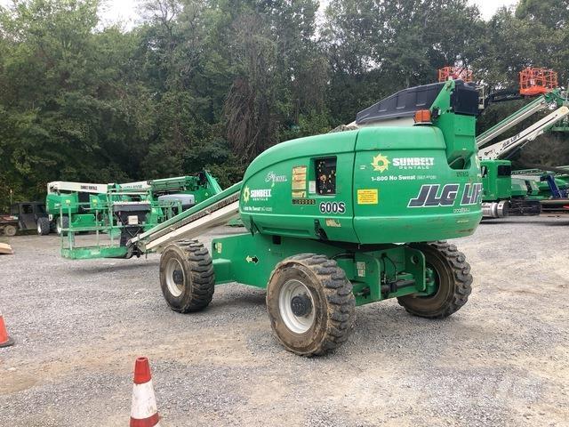JLG 600S Teleskooppipuominostimet