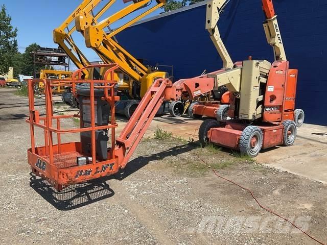 JLG E300AJP Kuukulkijat