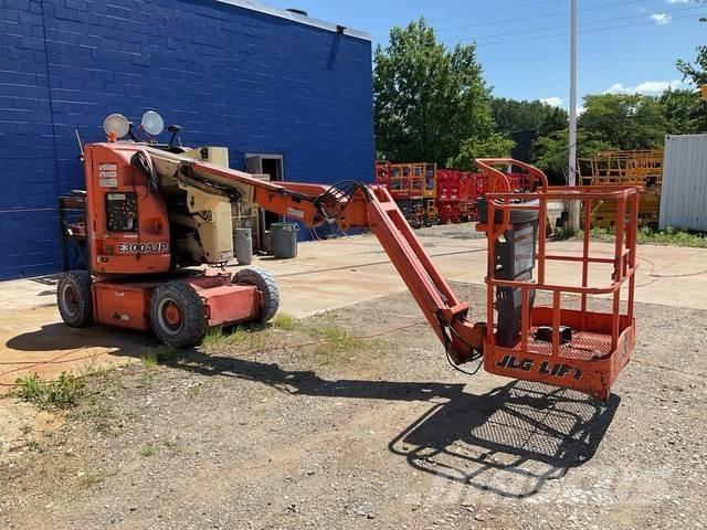 JLG E300AJP Kuukulkijat
