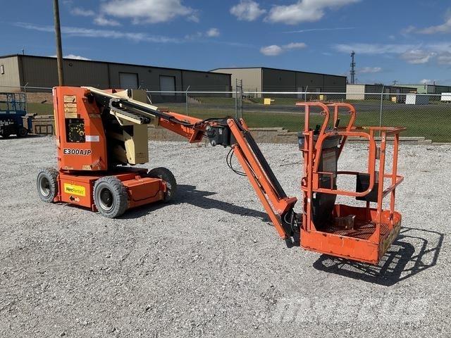 JLG E300AJP Kuukulkijat