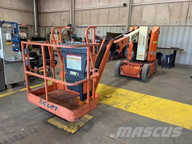 JLG E300AJP Kuukulkijat