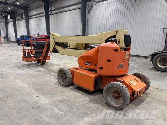 JLG E450AJ Kuukulkijat