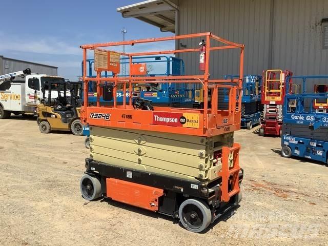 JLG R3246 Saksilavat