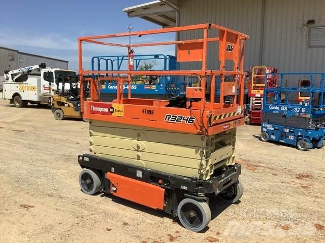 JLG R3246 Saksilavat
