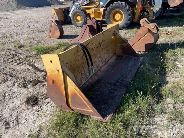 John Deere  Kaivurikuormaajat