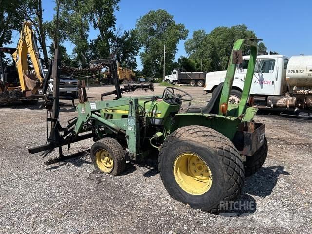 John Deere 750 Taajamatraktorit