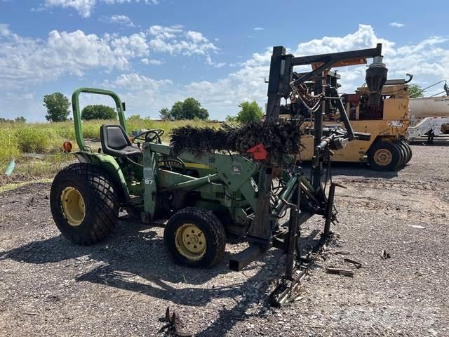 John Deere 750 Taajamatraktorit
