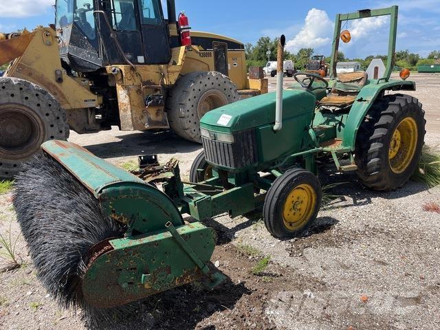 John Deere 970 Lakaisukoneet sisäkäyttöön