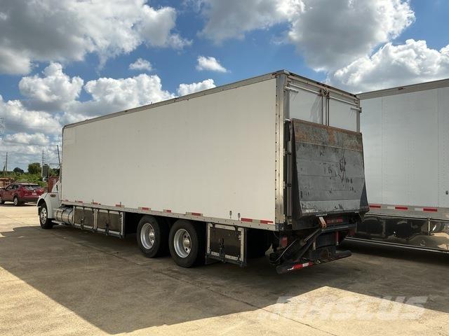 Kenworth T300 Umpikorikuorma-autot