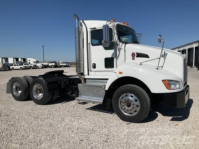 Kenworth T440 Vetopöytäautot