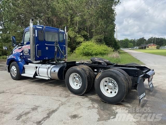 Kenworth T680 Vetopöytäautot