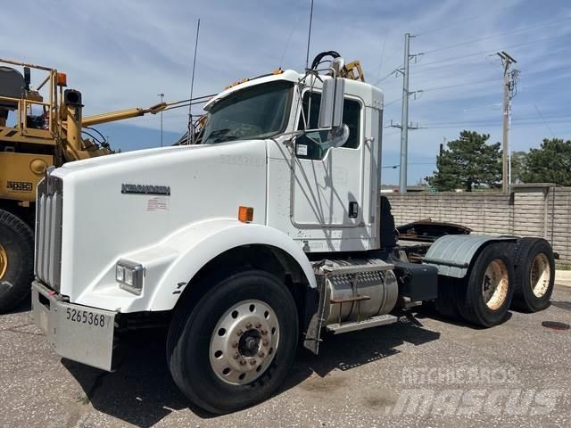 Kenworth T800B Vetopöytäautot