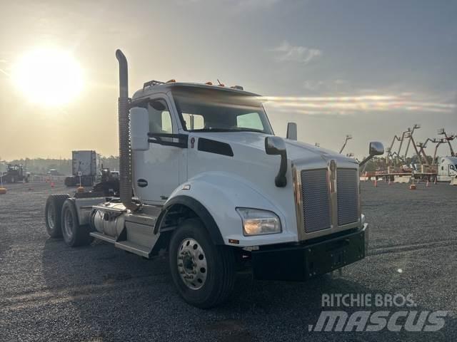 Kenworth T880 Vetopöytäautot