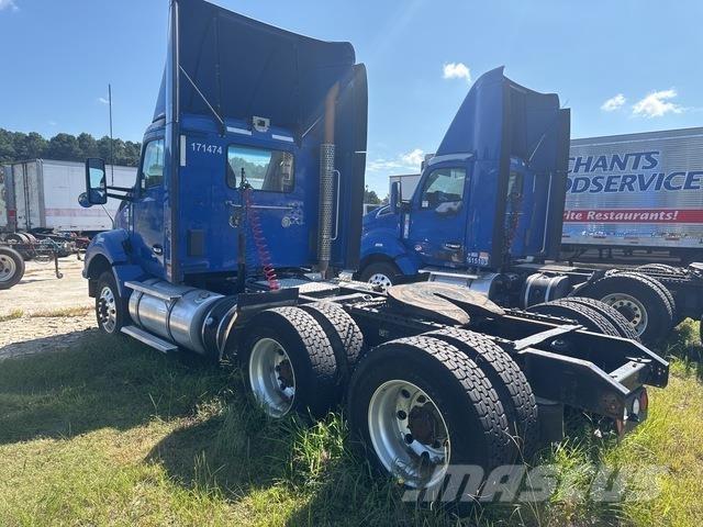 Kenworth T880 Vetopöytäautot
