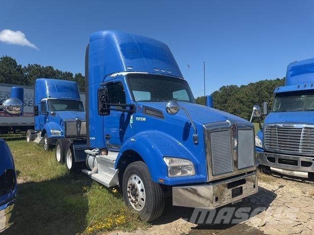 Kenworth T880 Vetopöytäautot