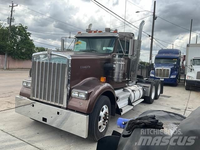 Kenworth W900 Vetopöytäautot