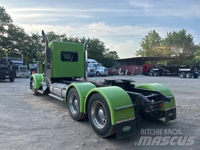 Kenworth W900 Vetopöytäautot