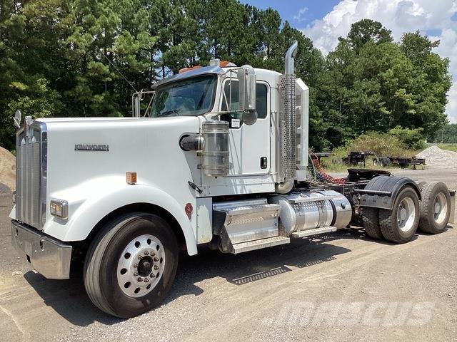 Kenworth W900 Vetopöytäautot