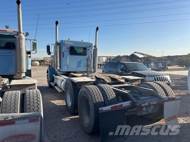 Kenworth W900B Vetopöytäautot