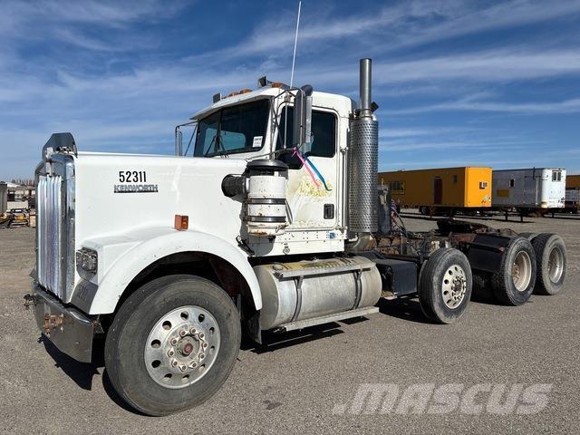 Kenworth W900B Vetopöytäautot