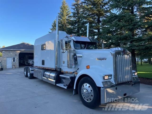 Kenworth W900L Vetopöytäautot