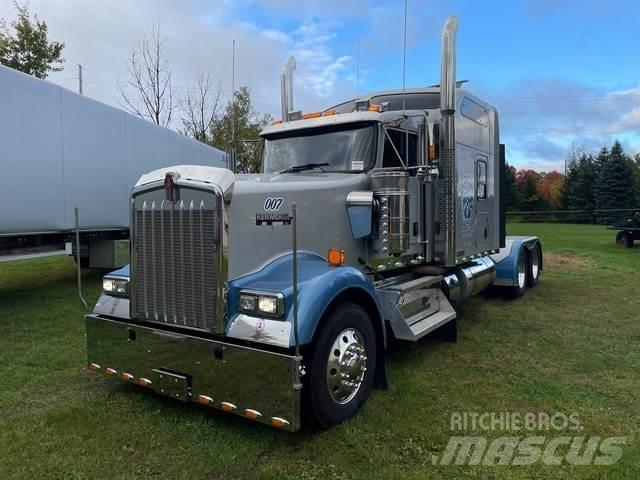 Kenworth W900L Vetopöytäautot