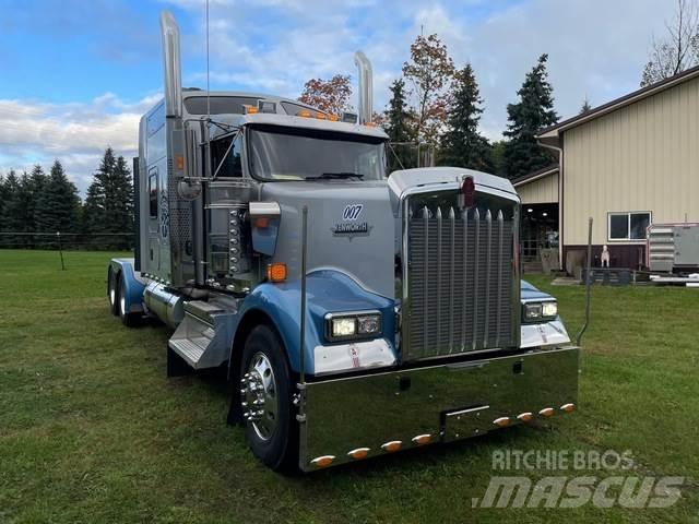 Kenworth W900L Vetopöytäautot