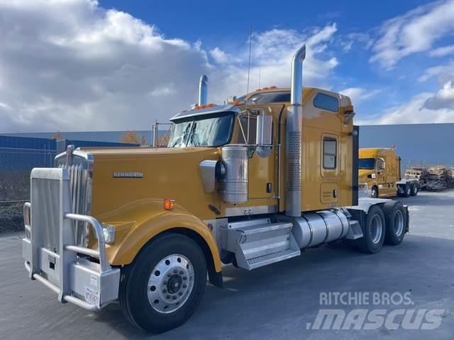 Kenworth W900L Vetopöytäautot