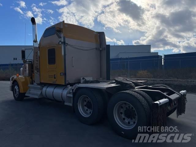 Kenworth W900L Vetopöytäautot