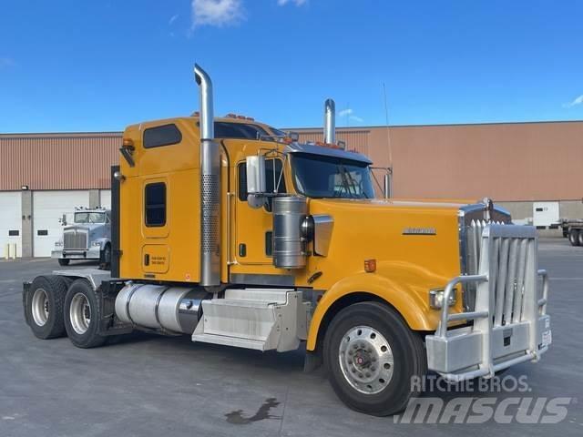 Kenworth W900L Vetopöytäautot