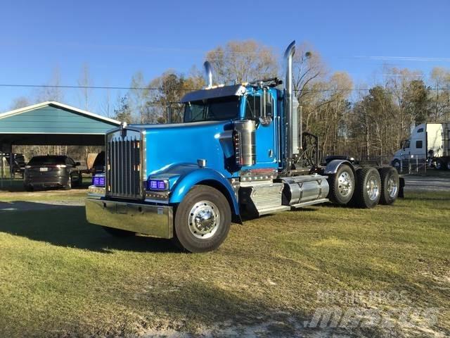 Kenworth W900L Vetopöytäautot