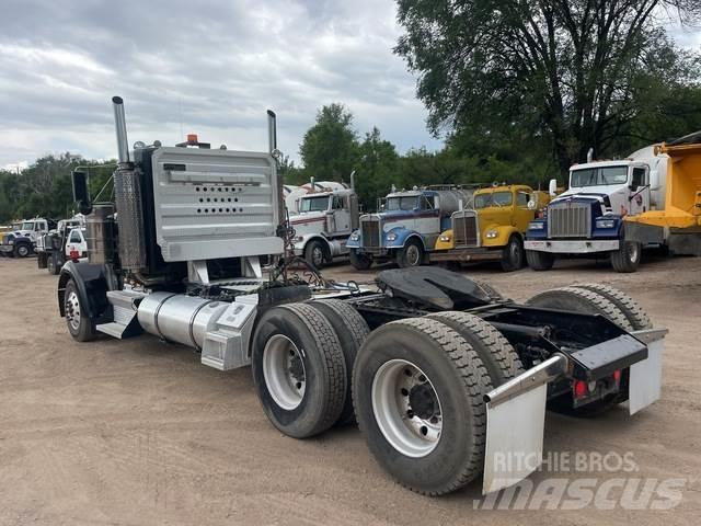 Kenworth W900L Vetopöytäautot