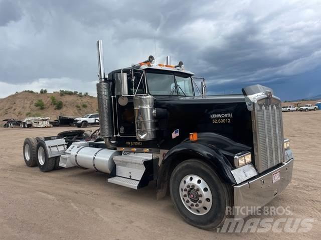 Kenworth W900L Vetopöytäautot