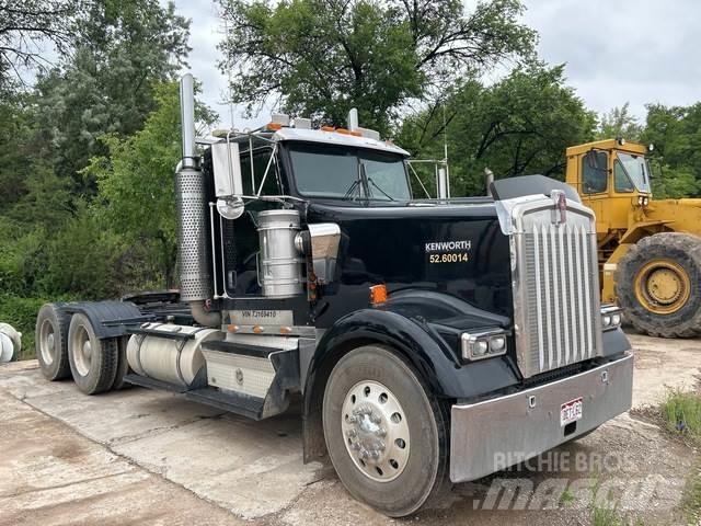 Kenworth W900L Vetopöytäautot