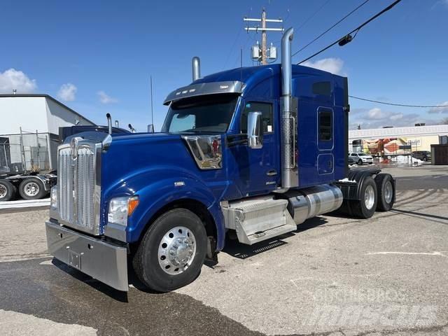 Kenworth W990 Vetopöytäautot