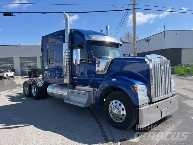 Kenworth W990 Vetopöytäautot