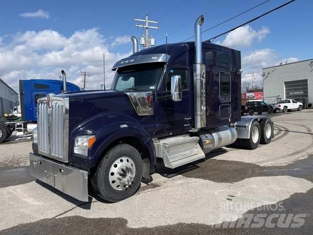 Kenworth W990 Vetopöytäautot