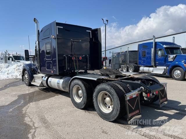 Kenworth W990 Vetopöytäautot