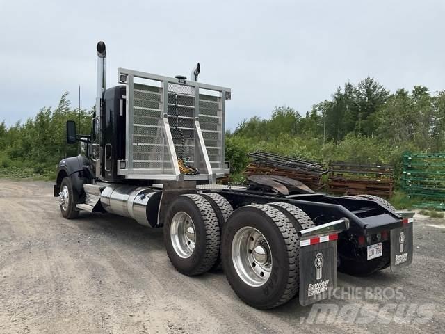 Kenworth W990 Vetopöytäautot