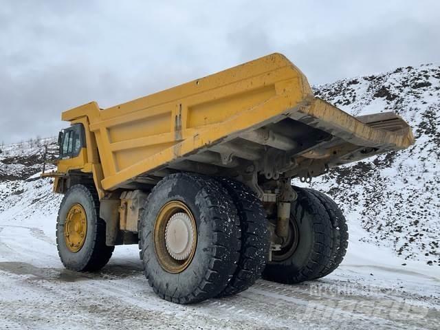 Komatsu 330M Dumpperit