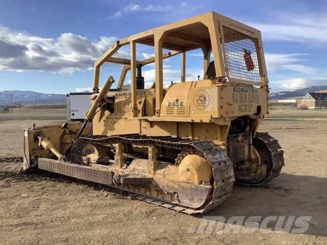 Komatsu D65E-6 Telaketjupuskutraktorit