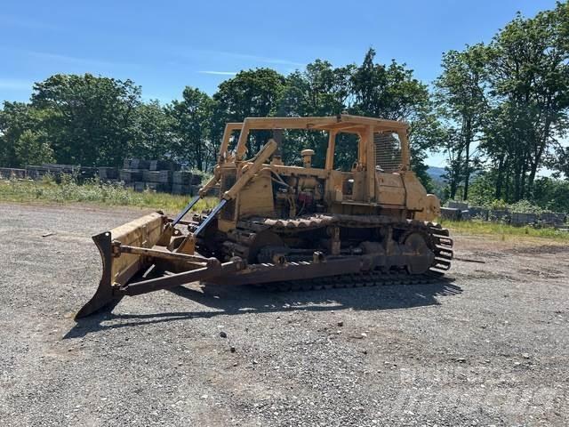 Komatsu D65P-8 Telaketjupuskutraktorit
